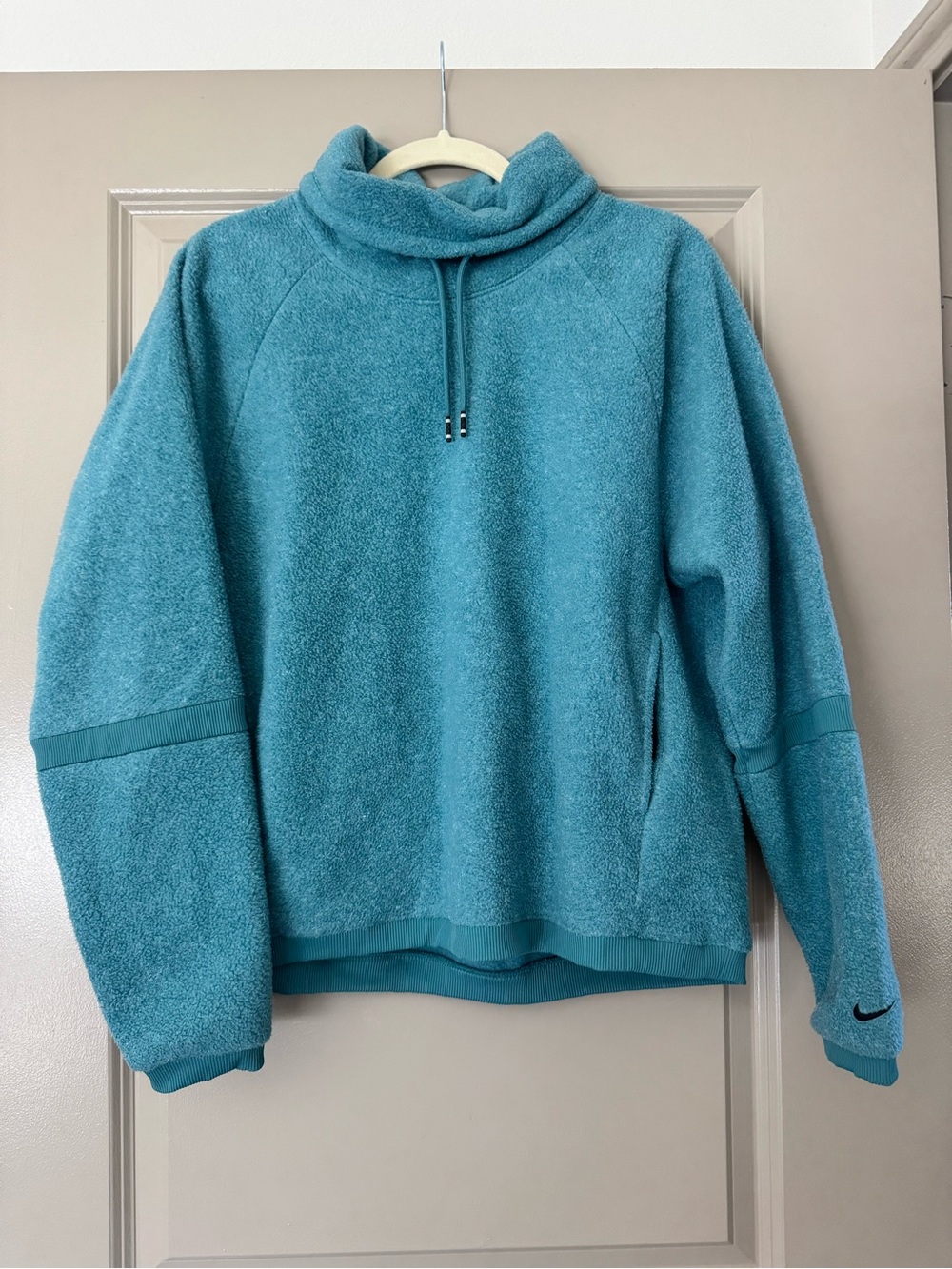 Nike Therma Fleece Cowl Cozy Pullover